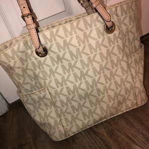 🌺MICHAEL KORS MONOGRAM TOTE🌺